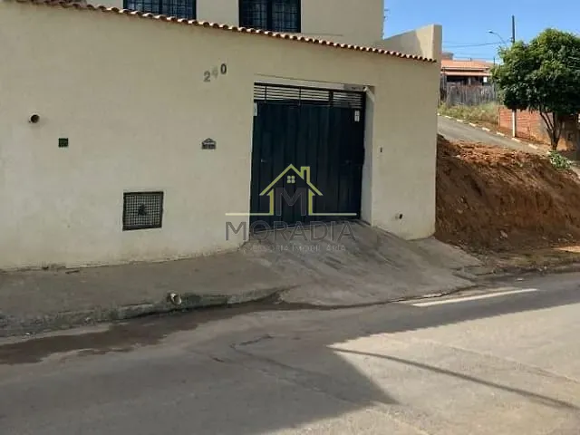 Casa com 171m² 2 quartos e 2 banheiros, à venda, no bairro Jardim Planalto em Guaxupé