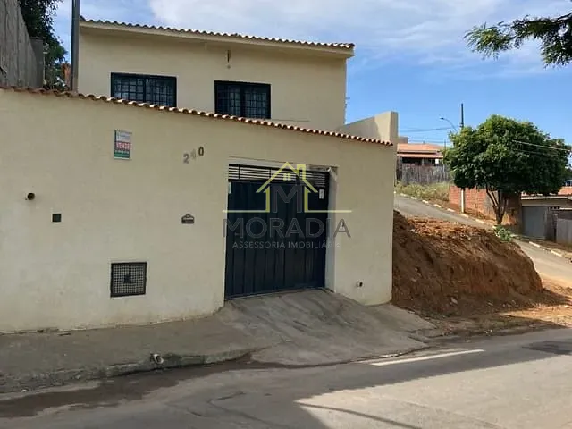 Casa com 171m² 2 quartos e 2 banheiros, à venda, no bairro Jardim Planalto em Guaxupé