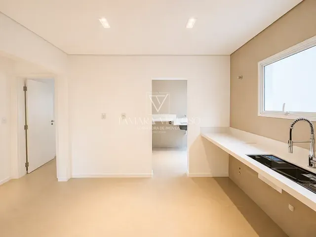 Casa 4 quartos e 5 banheiros, à venda, no bairro Vila Oliveira em Mogi das Cruzes