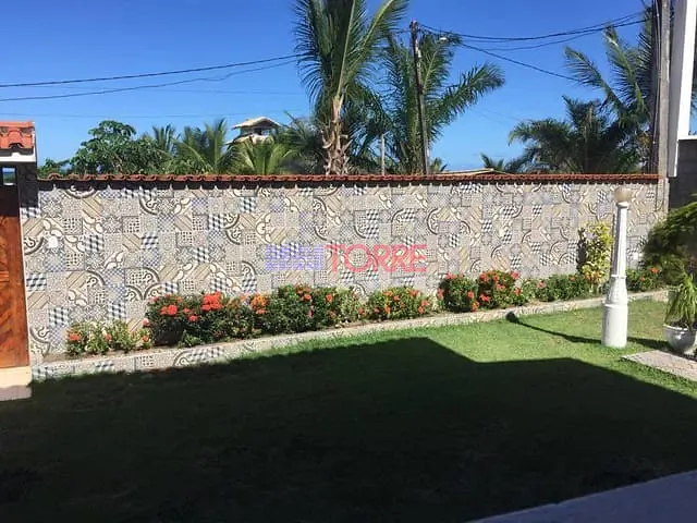 Casa com 450m² 4 quartos e 3 banheiros, à venda, no bairro Olivença em Ilhéus