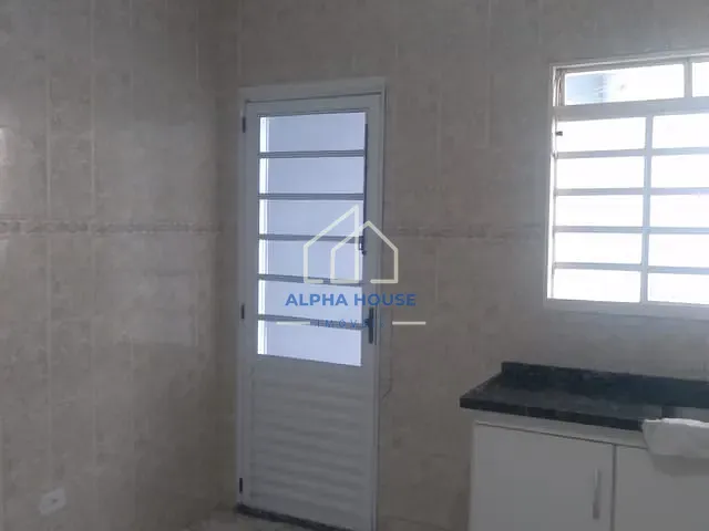 Casa 2 quartos e 1 banheiro, à venda, no bairro Mombaça em Pindamonhangaba