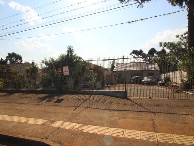 Casa com 1000m² 3 quartos e 2 banheiros, à venda, no bairro Colônia Dona Luíza em Ponta Grossa