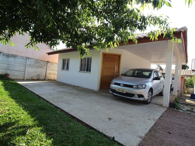 Casa com 1000m² 3 quartos e 2 banheiros, à venda, no bairro Colônia Dona Luíza em Ponta Grossa
