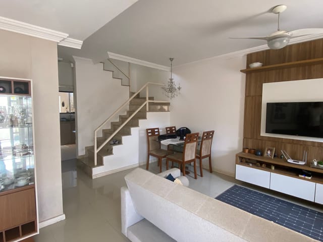Casa com 300m² 3 quartos e 3 banheiros, à venda, no bairro Alphaville em Campos dos Goytacazes