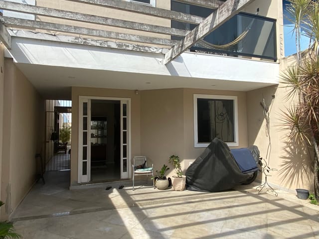 Casa com 300m² 3 quartos e 3 banheiros, à venda, no bairro Alphaville em Campos dos Goytacazes