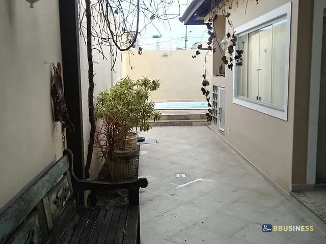 Casa com 300m² 3 quartos e 3 banheiros, à venda, no bairro Alphaville em Campos dos Goytacazes
