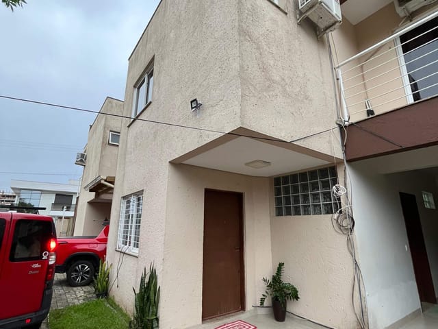 Foto do Casa - Casa geminada de dois pavimentos, mobiliada, com Escritura Pública e financiável, próxima a Pizzaria Estrela da Ilha - Campeche - Florianópolis/SC. | Costão Sul Imóveis