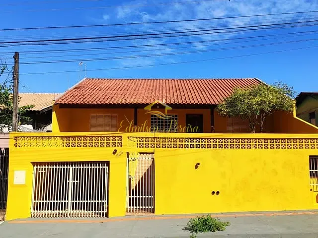 Casa com 297m² 2 quartos e 2 banheiros, à venda, no bairro Lindóia em Londrina