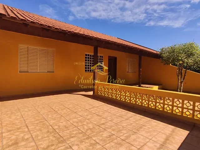 Casa com 297m² 2 quartos e 2 banheiros, à venda, no bairro Lindóia em Londrina