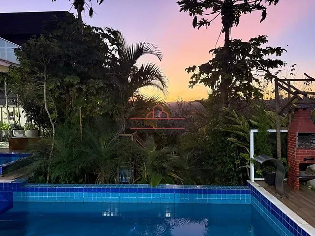 Casa com 560m² 4 quartos e 5 banheiros, à venda ou para alugar, no bairro Jardim do Golf I em Jandira