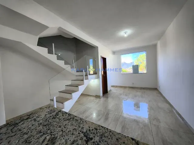 Casa 2 quartos e 3 banheiros, à venda, no bairro Mosela em Petrópolis