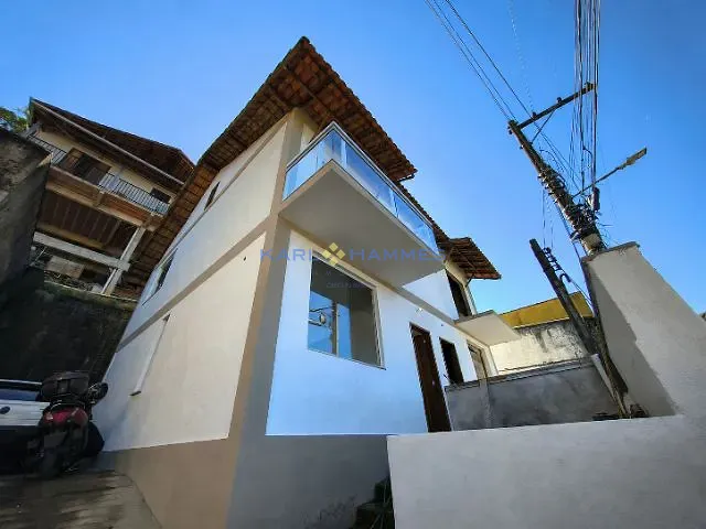 Casa 2 quartos e 3 banheiros, à venda, no bairro Mosela em Petrópolis