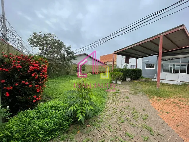 Casa com 550m² 4 quartos e 2 banheiros, para alugar, no bairro Morada do Ouro em Cuiabá
