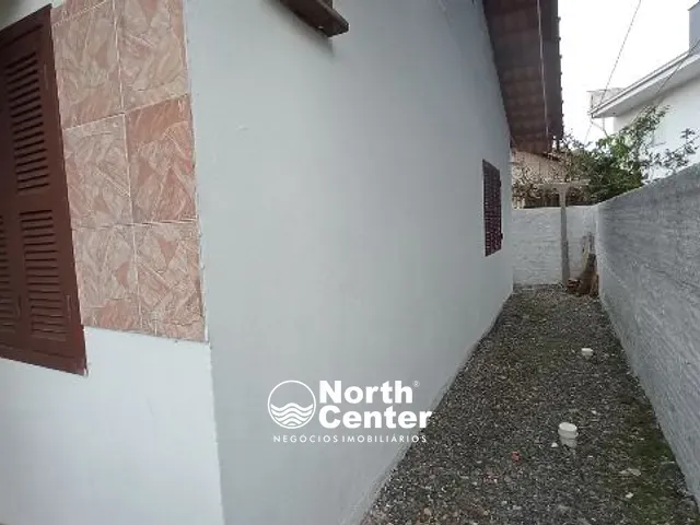 Casa 3 quartos e 1 banheiro, para alugar, no bairro Centro em Balneário Barra do Sul