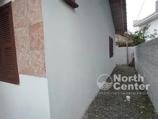 Casa 3 quartos e 1 banheiro, para alugar, no bairro Centro em Balneário Barra do Sul