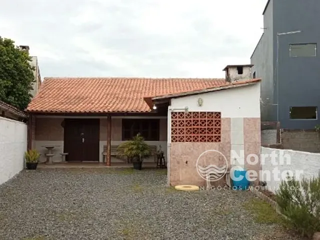 Casa 3 quartos e 1 banheiro, para alugar, no bairro Centro em Balneário Barra do Sul