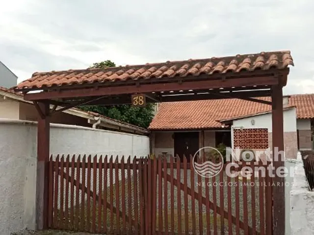 Casa 3 quartos e 1 banheiro, para alugar, no bairro Centro em Balneário Barra do Sul