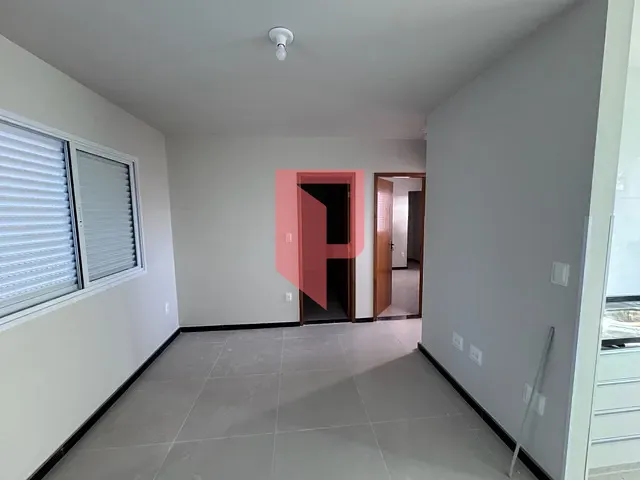 Casa 2 quartos e 1 banheiro, para alugar, no bairro Caiçaras em Belo Horizonte