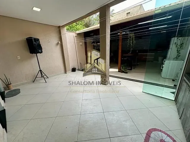 Casa com 204m² 3 quartos e 1 banheiro, à venda, no bairro Parque Xangri-La em Contagem