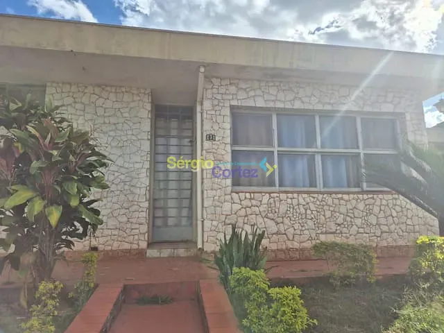 Casa com 590m² 4 quartos e 1 banheiro, à venda, no bairro Aparecida em Londrina