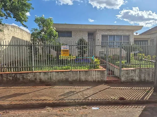 Casa com 590m² 4 quartos e 1 banheiro, à venda, no bairro Aparecida em Londrina