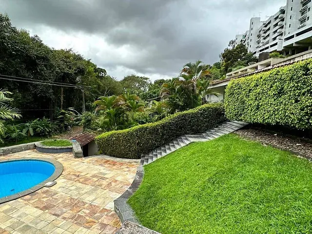 Casa 6 quartos e 3 banheiros, à venda, no bairro Apipucos em Recife