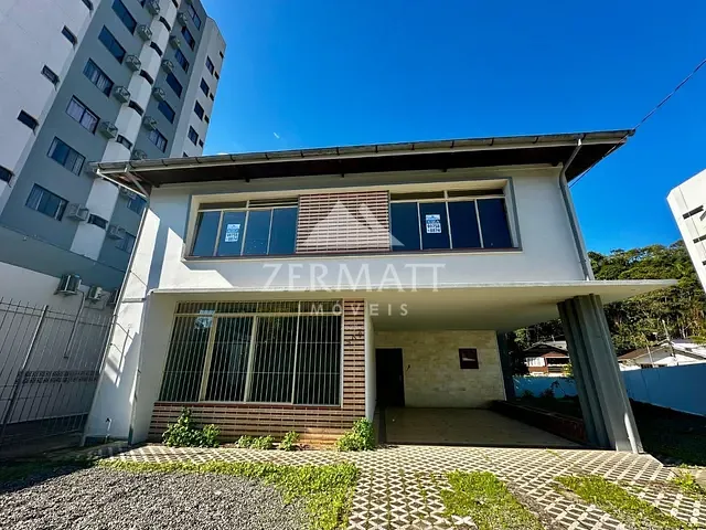 Casa com 400m², para alugar, no bairro Vorstadt em Blumenau
