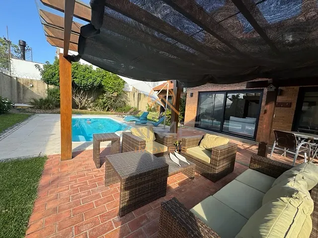 Casa com 325m² 4 quartos e 5 banheiros, à venda, no bairro Centro em Pelotas