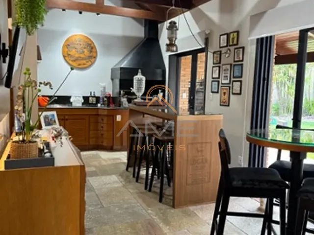 Casa com 325m² 4 quartos e 5 banheiros, à venda, no bairro Centro em Pelotas
