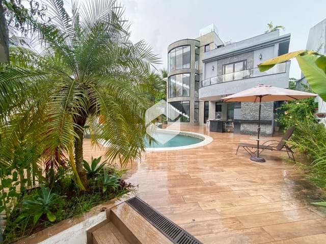 Casa com 800m² 6 quartos e 13 banheiros, à venda, no bairro Barra da Tijuca em Rio de Janeiro