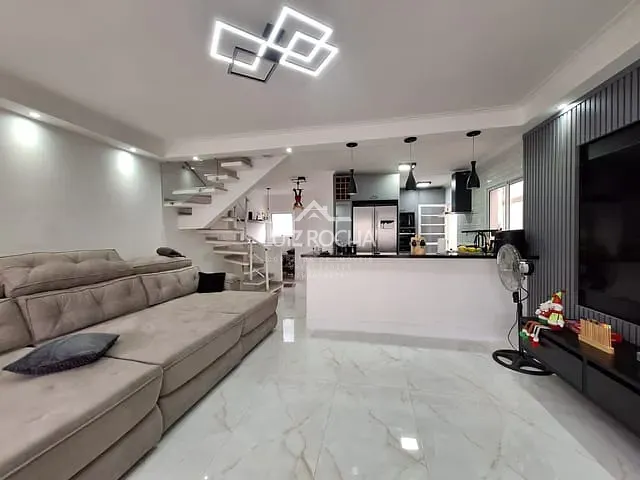 Casa com 126m² 3 quartos e 2 banheiros, à venda, no bairro Chácara Quiriri em Carapicuíba