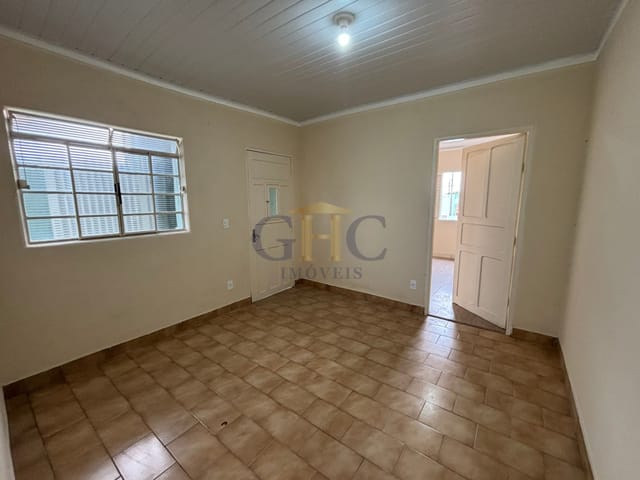 Casa para alugar, no bairro Centro em Salto de Pirapora