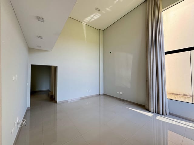 Casa com 312m² 3 quartos e 4 banheiros, para alugar, no bairro Esperança em Londrina