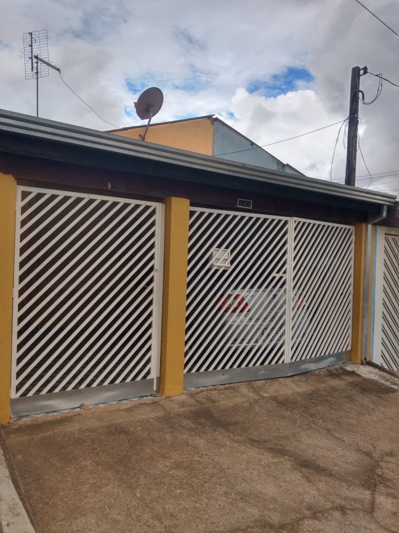Casa à venda com 2 quartos, 77m² - Foto 1
