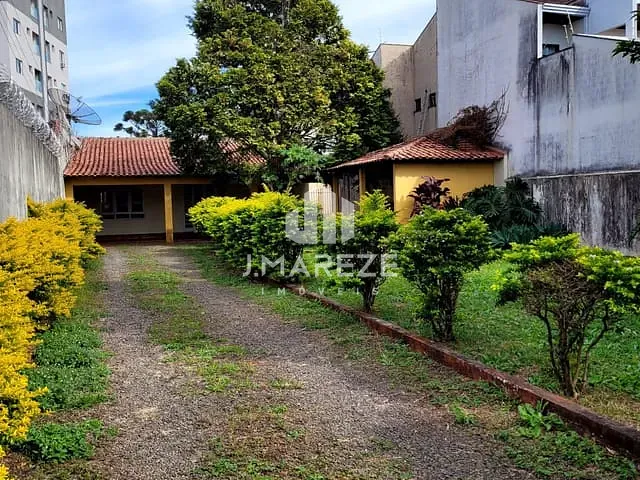 Casa com 545m² 3 quartos e 1 banheiro, à venda, no bairro Centro em Apucarana