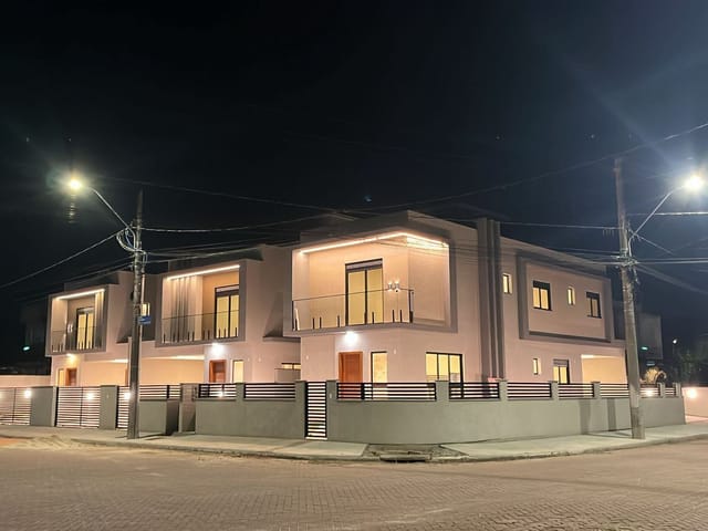Casa 3 quartos e 2 banheiros, à venda, no bairro São João do Rio Vermelho em Florianópolis