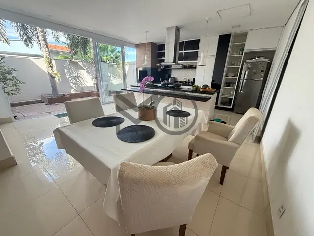 Casa com 200m² 3 quartos e 2 banheiros, à venda, no bairro Jardim Imperial em Cuiabá