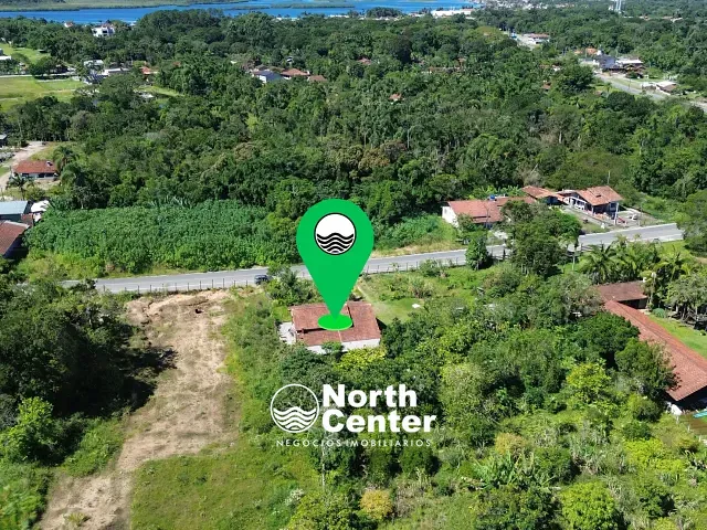 Casa 3 quartos e 2 banheiros, para alugar, no bairro Pinheiros em Balneário Barra do Sul