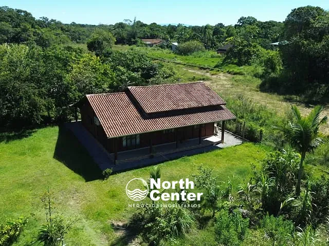 Casa 3 quartos e 2 banheiros, para alugar, no bairro Pinheiros em Balneário Barra do Sul