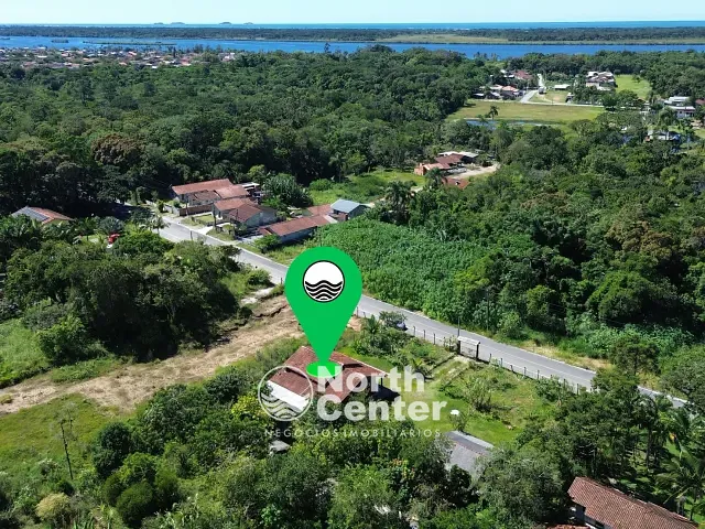 Casa 3 quartos e 2 banheiros, para alugar, no bairro Pinheiros em Balneário Barra do Sul