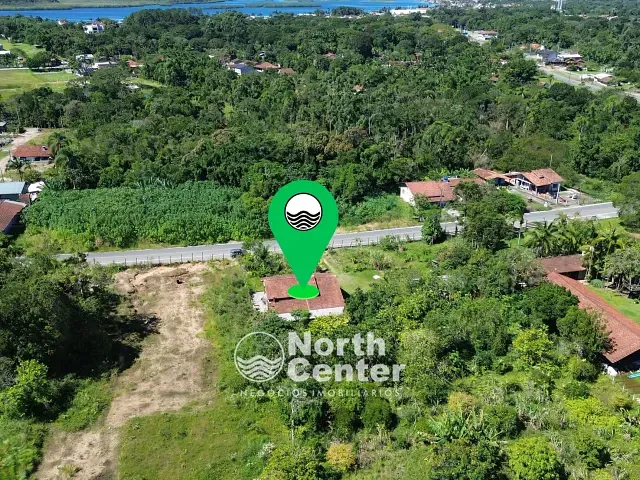 Casa 3 quartos e 2 banheiros, para alugar, no bairro Pinheiros em Balneário Barra do Sul