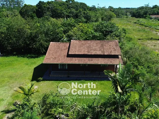 Casa 3 quartos e 2 banheiros, para alugar, no bairro Pinheiros em Balneário Barra do Sul