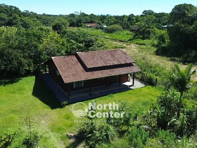 Casa 3 quartos e 2 banheiros, para alugar, no bairro Pinheiros em Balneário Barra do Sul