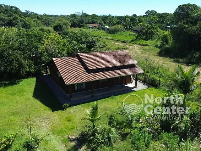 Casa 3 quartos e 2 banheiros, para alugar, no bairro Pinheiros em Balneário Barra do Sul