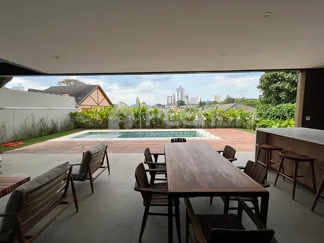 Casa com 600m² 4 quartos e 7 banheiros, à venda, no bairro Alphaville Residencial Um em Barueri