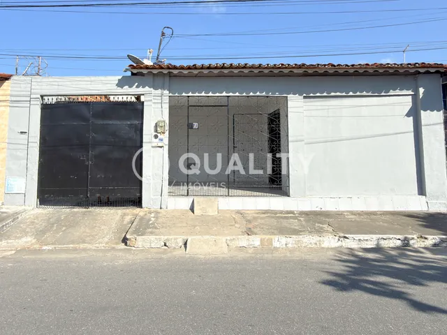 Casa com 200m² 3 quartos e 2 banheiros, à venda, no bairro Jereissati II em Maracanaú