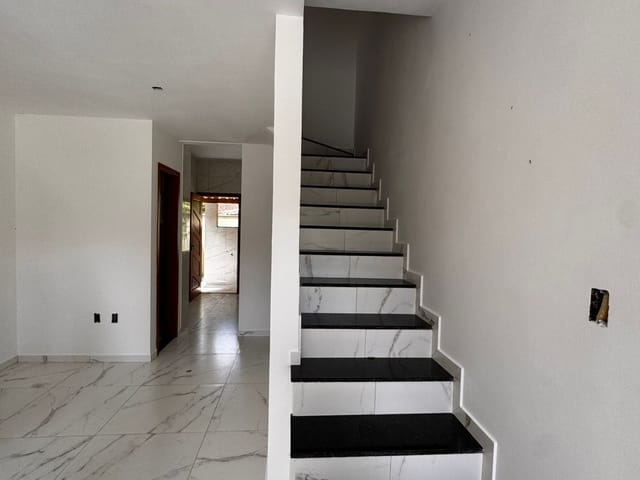 Casa 2 quartos e 1 banheiro, à venda, no bairro Recreio em Rio das Ostras