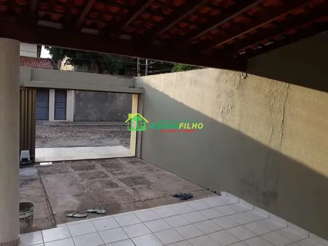 Casa com 396m² 3 quartos e 2 banheiros, à venda, no bairro Horto em Teresina