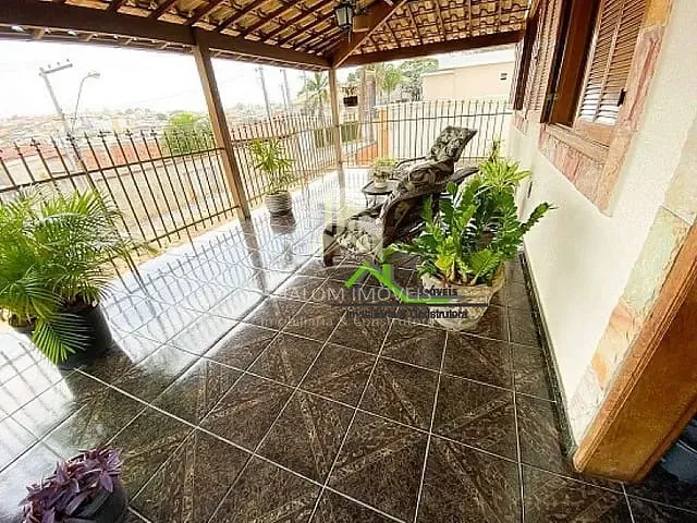 Casa com 427m² 4 quartos e 1 banheiro, à venda, no bairro Parque Xangri-La em Contagem