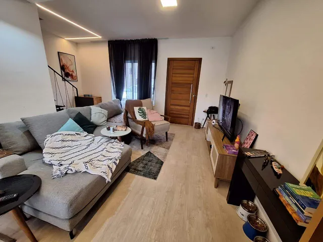 Casa 3 quartos e 2 banheiros, para alugar, no bairro Piracangaguá II em Taubaté